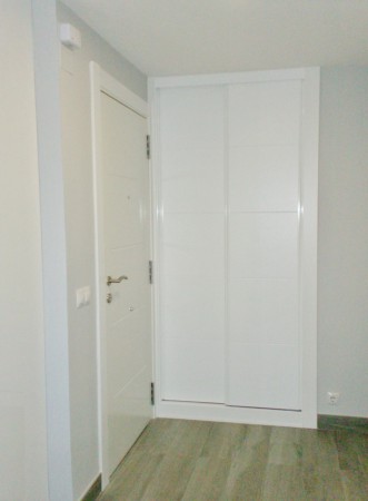 Diseño puertas, acabado lacado blanco